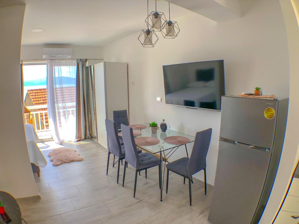 Apartments By The Sea Gradac, Makarska - 13181 Gradac  Eksteriør billede